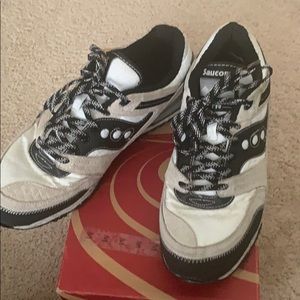 White black saucony